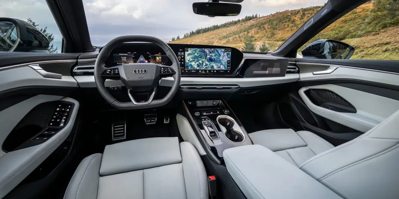 Moderner audi a6 innenraum mit großem Infotainment-Display und digitalen Instrumenten, bereit für die Fahrt durch malerische Landschaften.